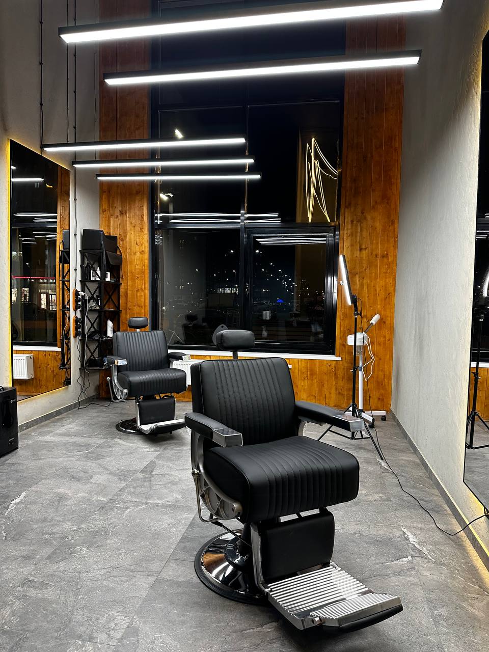 Интерьер барбершопа: детали